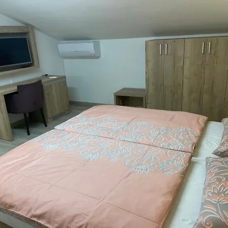 Sanela Apartment *
